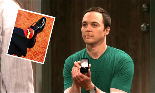 Sheldon Cooper se va a casar en calcetines de Flash