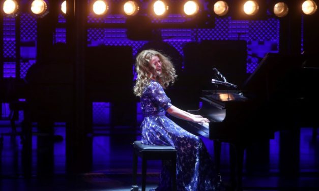 Así se escucha Melissa Benoist como Carole King