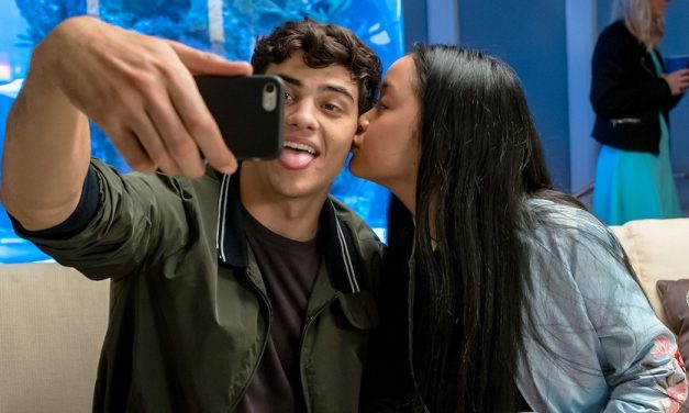 Noah Centineo y Lana Condor les tienen una noticia