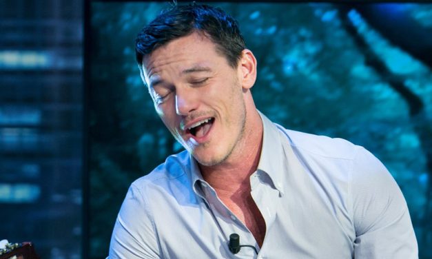 Luke Evans va a lanzar un disco de covers